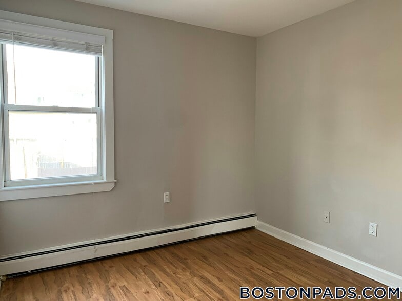 Building Photo - 9 Bronsdon St