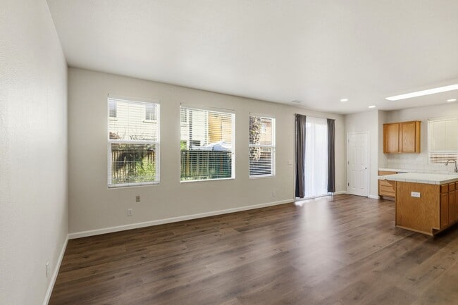 Building Photo - Seaview Ranch Neighborhood!