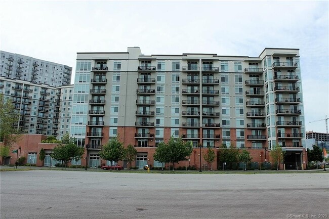 Building Photo - 13 E Walnut St