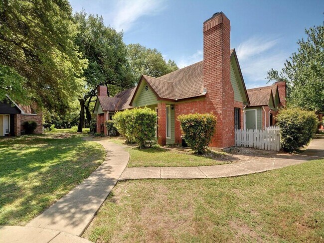 Building Photo - 1601 Faro Dr