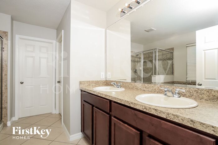 Building Photo - 4877 Rockvale Dr
