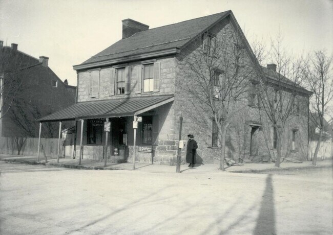 Building Photo - 102 N Bedford St