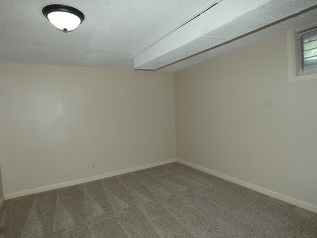 Building Photo - Beautifully Remodeled Home in North Kansas...