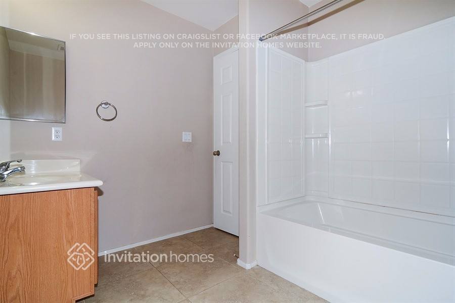 Building Photo - 18553 W Mariposa Dr