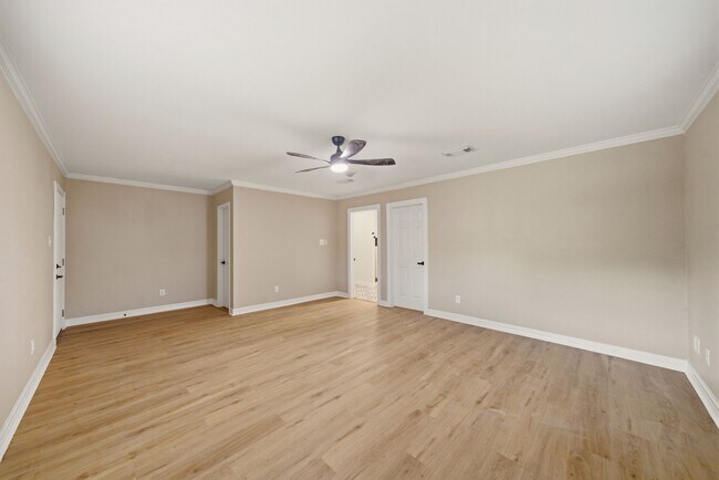 Building Photo - 417 13th Ave N