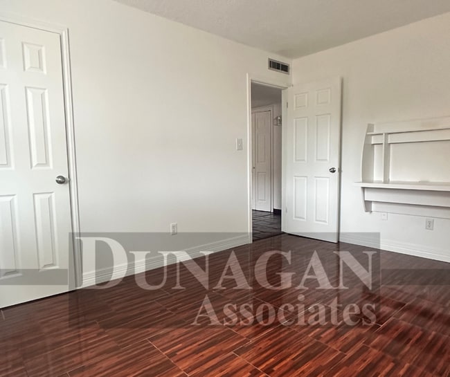 Building Photo - !! PRICE REDUCED!!   Call us today to sche...