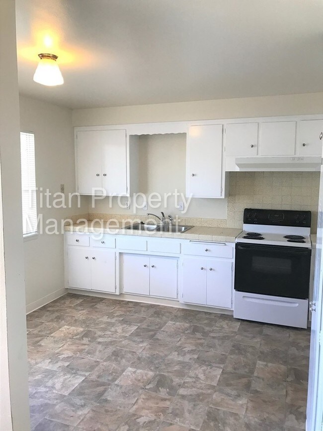 Building Photo - 1400 Harris Ave