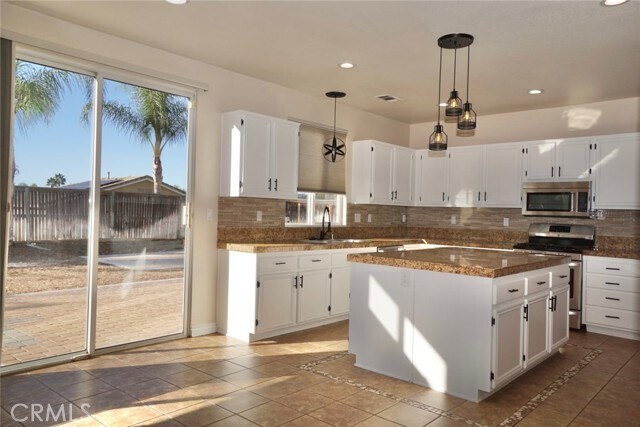 Building Photo - 35829 Country Park Dr