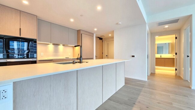Building Photo - Stunning New 2BR Residence at The Park Ward Village
