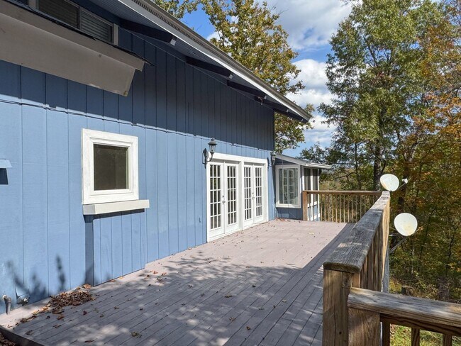 Building Photo - PEACEFUL LIVING.....SECLUSION