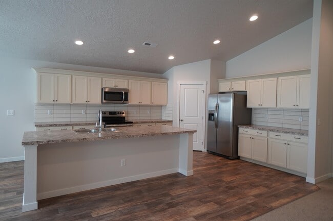 Building Photo - 1701 W Crystal Falls Ave