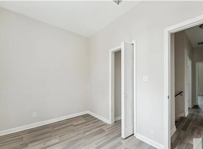 Building Photo - Updated Home in the Heart of Savannah