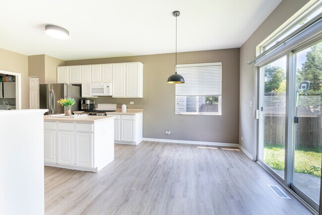 Building Photo - 12220 Peartree Way