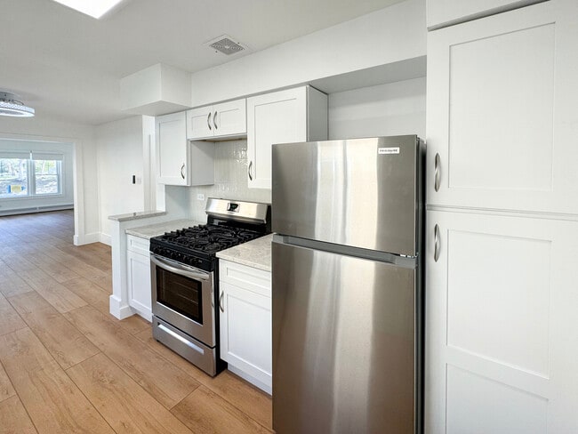 Building Photo - 332 N Smith St