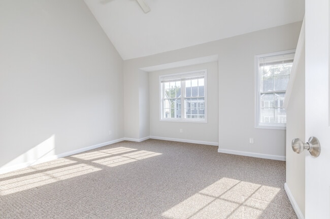 Building Photo - 2 Pumpkin Cir