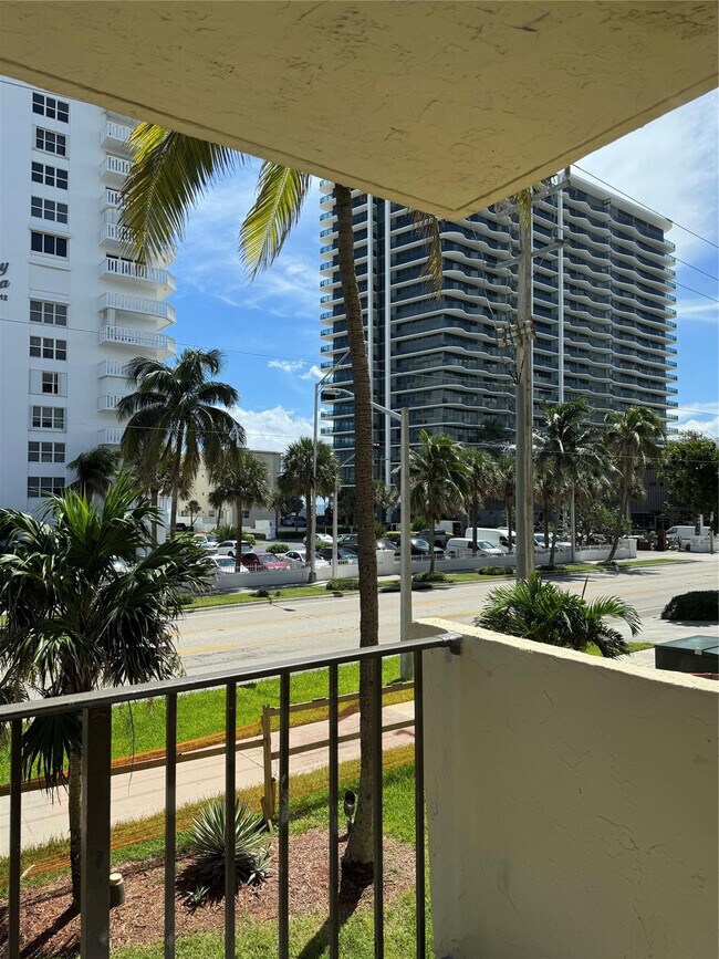 Building Photo - 1009 N Ocean Blvd