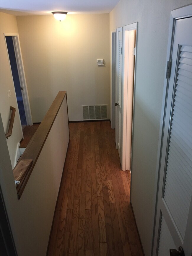 Building Photo - 110 Rock Ravine Ct