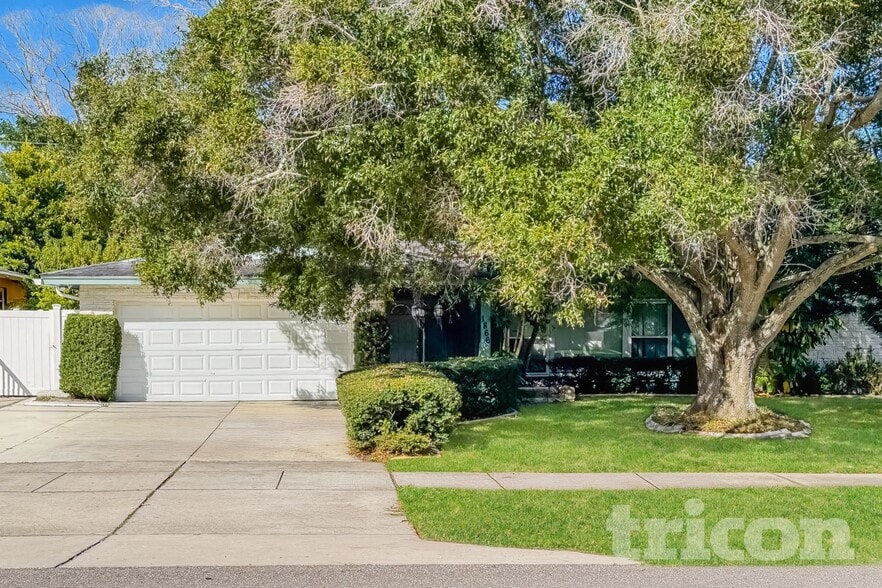 Primary Photo - 1866 Belleair Rd