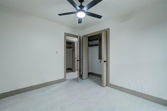 Building Photo - 3616 Burlington Dr