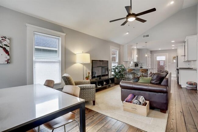 Building Photo - 87 Chester Ave SE