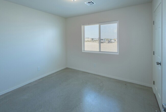Building Photo - 20661 Leavitt Ln