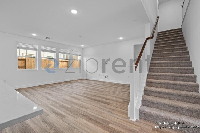 Building Photo - 365 Gold Coast Rd