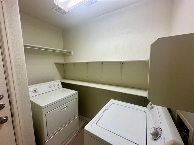 Building Photo - 124 Spruce Dr