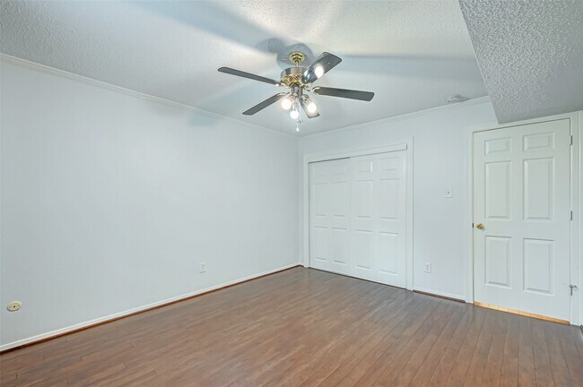 Building Photo - 8287 Kingsbrook Rd