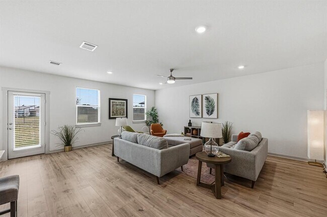 Building Photo - 7511 Traylor Cv