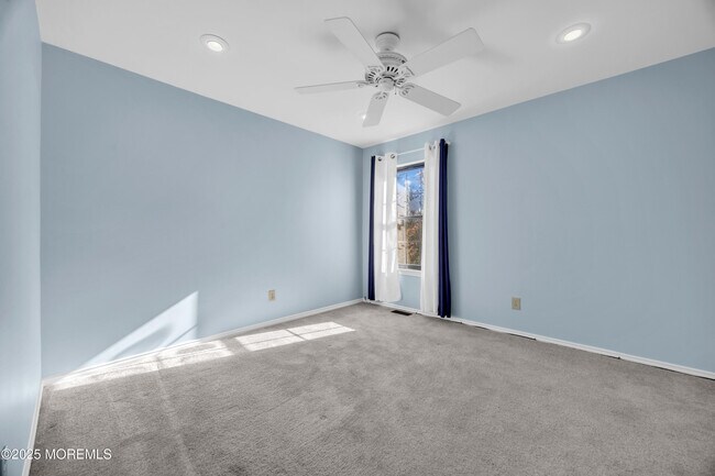 Building Photo - 45 Rawson Cir