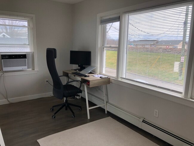 Building Photo - 90 Iroquois Rd