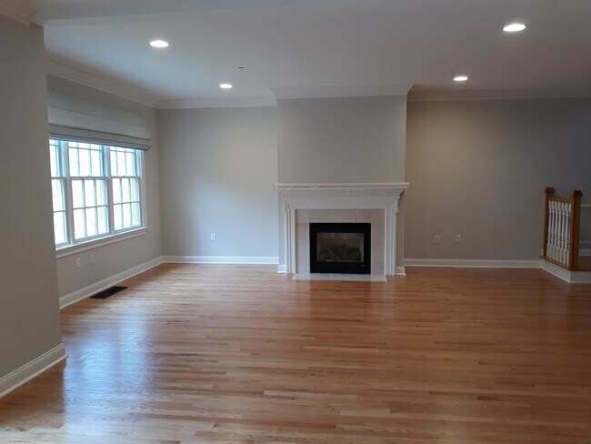 Building Photo - 344 Boylston St