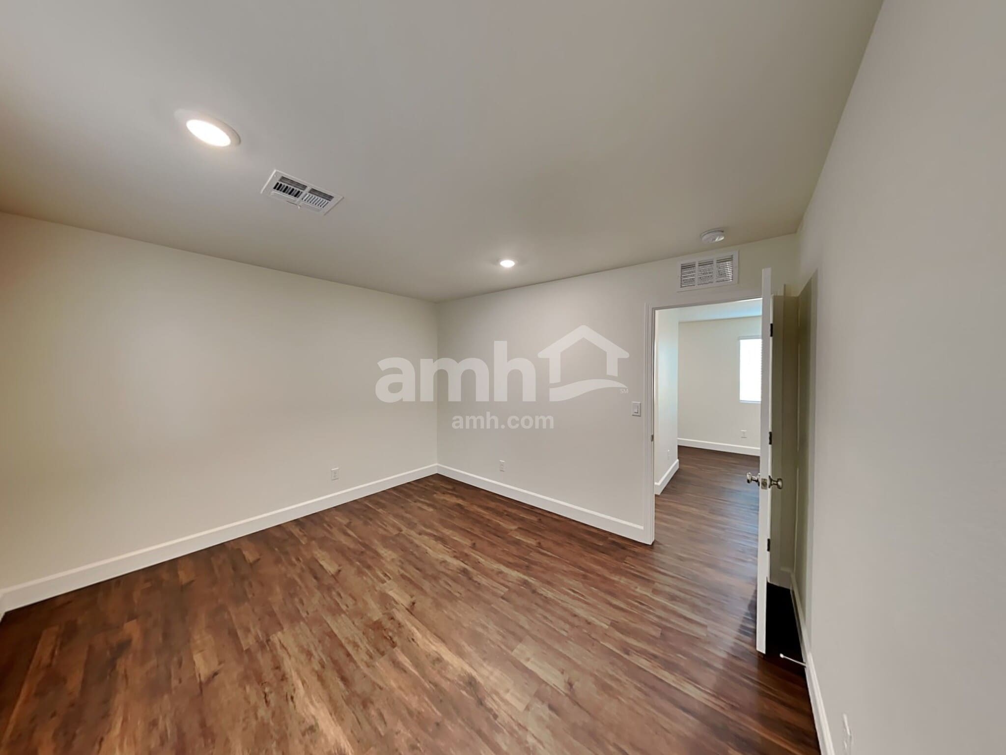 Building Photo - 556 Topiary Pk Ave