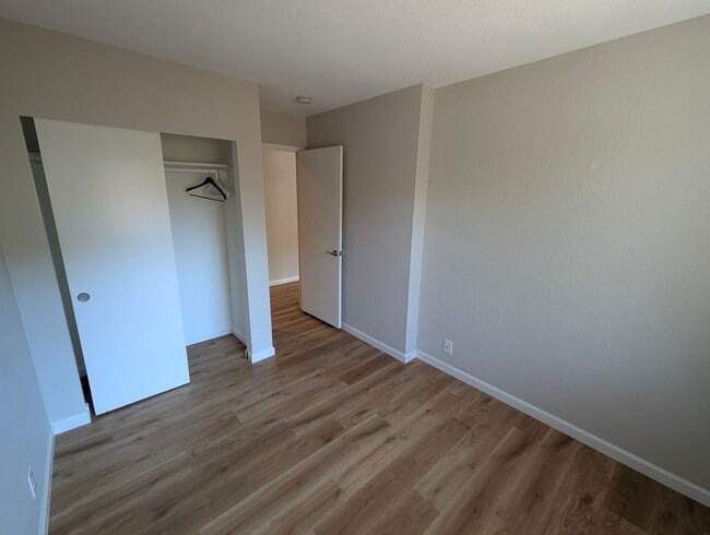 Building Photo - Spacious 2/1 Condo near BART Available Now!