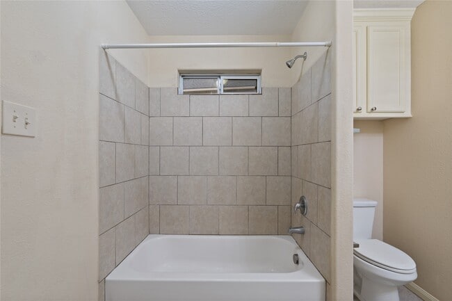 Building Photo - 12502 Hackberry Dr