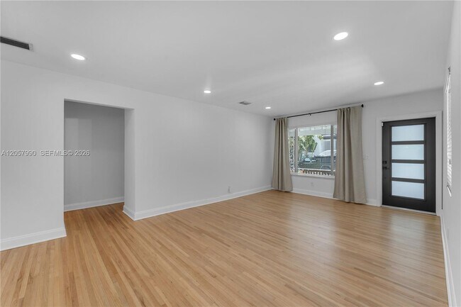 Building Photo - 2031 SW 66th Ave