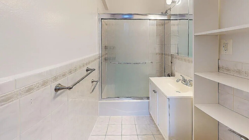 Building Photo - 928 Second Avenue