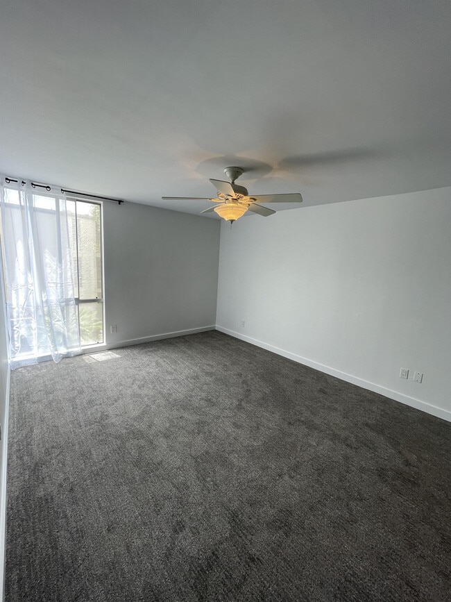 Building Photo - 6455 La Jolla BoulevardUnit 245 Ln