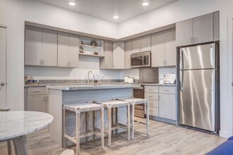 Building Photo - Hawthorne Townhomes