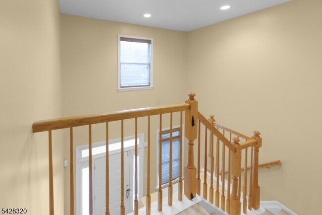 Building Photo - 84 Autumn Ridge Rd
