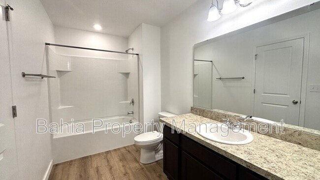 Building Photo - 912 Grandin St