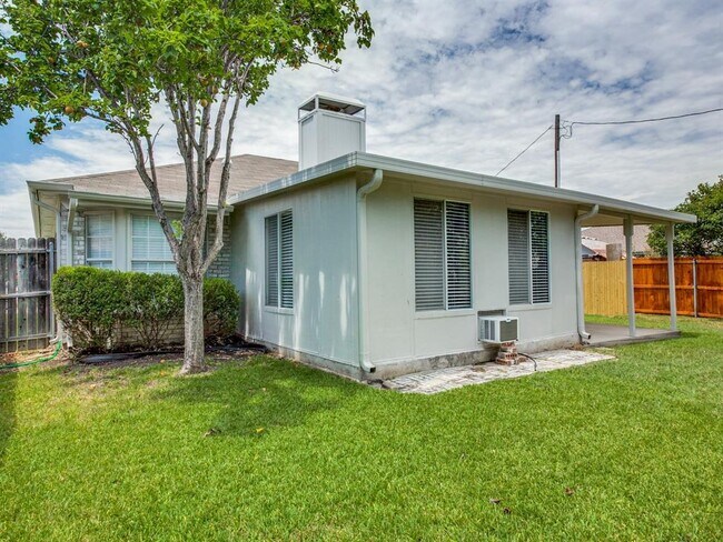 Building Photo - 6607 W Lynn Creek Dr