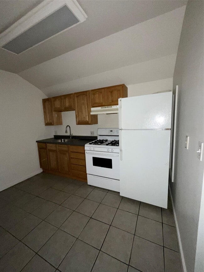 Building Photo - 18 Schneider Ave