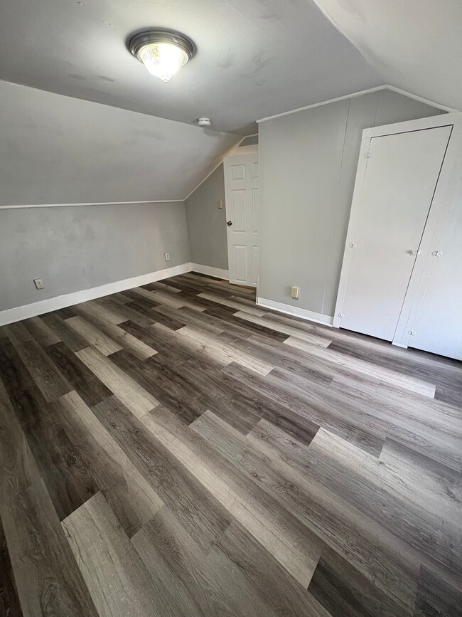 Building Photo - 633 Main St