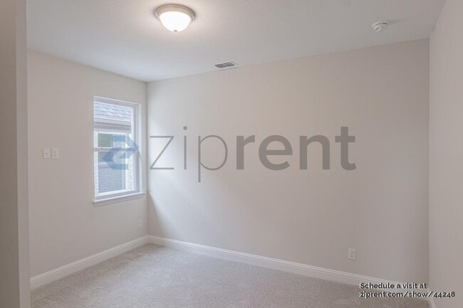 Building Photo - 2970 Eleanor Dr