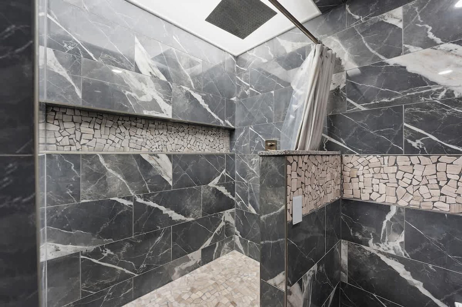 Building Photo - 8743 Thomas Dr