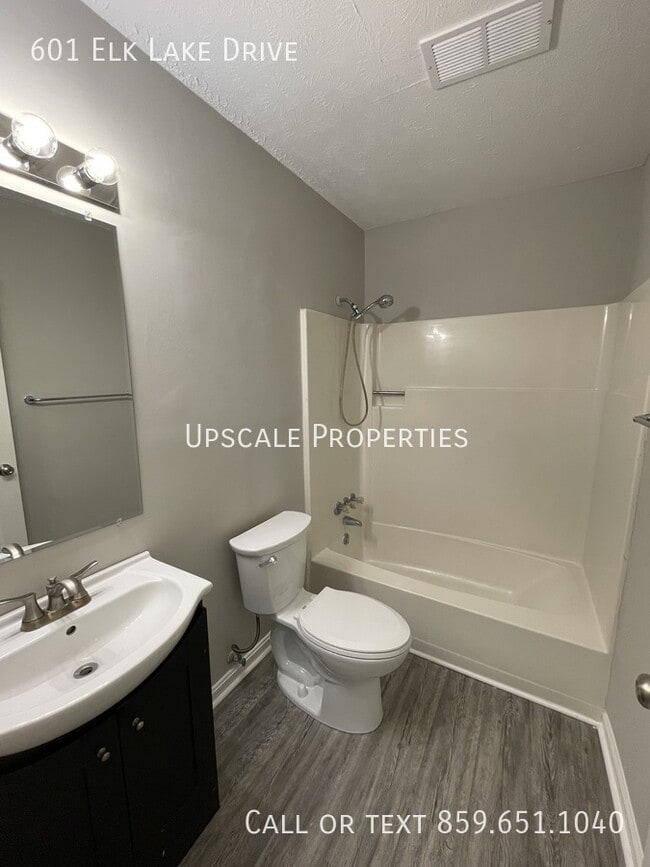 Building Photo - 601 Elk Lake Dr