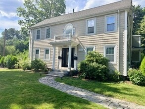 Building Photo - 698 Salem St