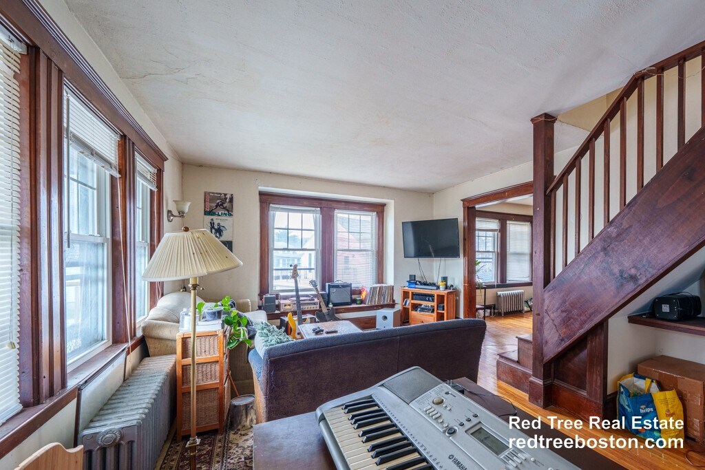 Building Photo - 8 Niles St