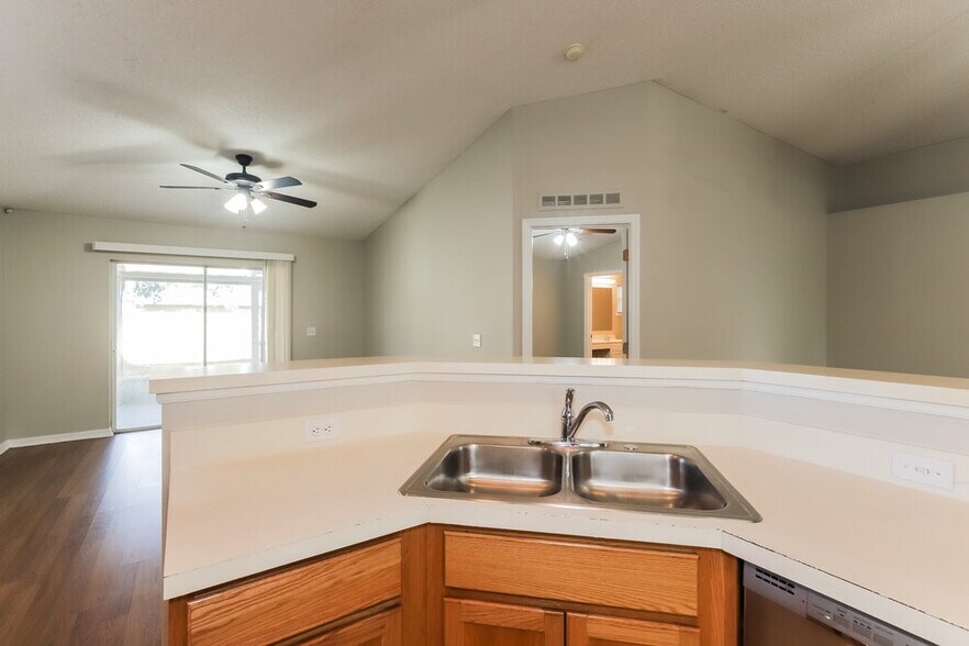 Building Photo - 10303 Frog Pond Dr